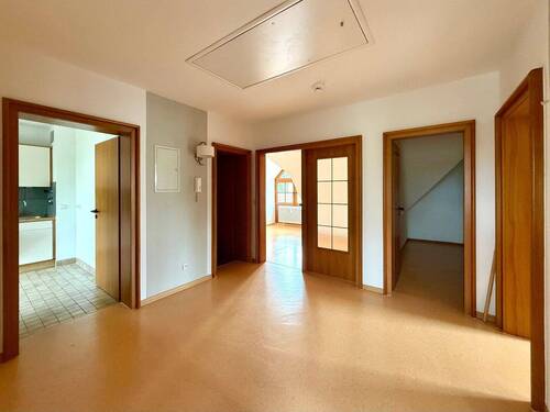 Diele mit Zugang zum Speicher - 3 Zimmer Etagenwohnung zur Miete in Schongau