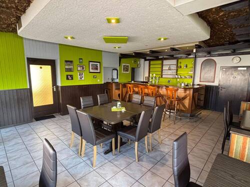 Gastronomie Haus links - 