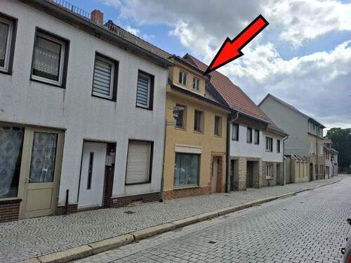 Vorderansicht von links - Reihenmittelhaus zum Kaufen in Aschersleben