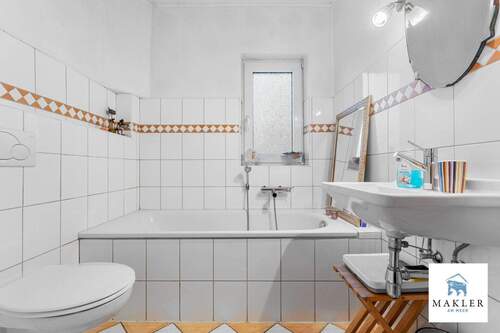 Bad im EG - 4 Zimmer Einfamilienhaus in Ihlow / Westersander