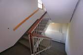 Treppenaufgang zur Galerie - 