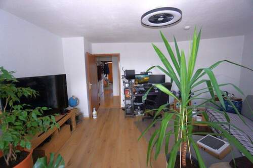 Wohnzimmer Ansicht 2 - Etagenwohnung mit 57,00 m&sup2; in München zum Kaufen