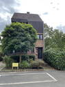 Hausansicht, Straßenseite - Großzügiges Einfamilienhaus in ruhiger Spielstraße