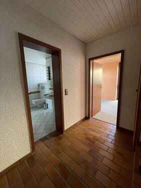 Flur zum Bad und SZ - 