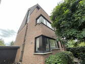 Hausansicht, Straßenseite - 1 Zimmer Einfamilienhaus in Mönchengladbach