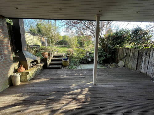 Blick auf Terrasse und Garten - 