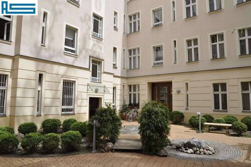 mit Springbrunnen und Steinbank - Büro in Berlin zum Kaufen