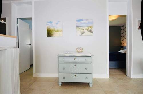 Blick in flur und schlafzimmer - 