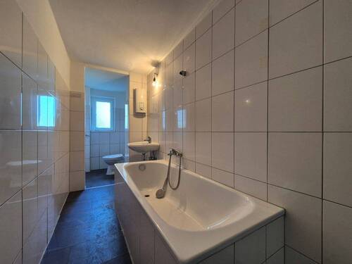 Badezimmer - Etagenwohnung mit 63,20 m² in Essen zur Miete