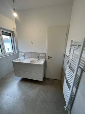 Bad OG - 4 Zimmer Doppelhaushälfte in Ludwigsfelde