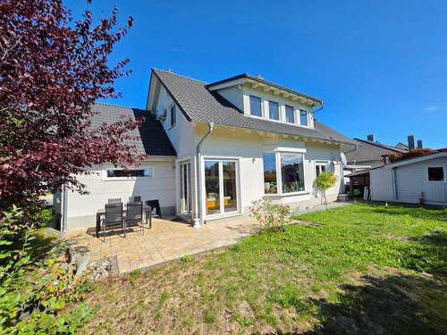 Eine kleine Wohlfühloase ... - 7 Zimmer Mehrfamilienhaus, Wohnhaus zum Kaufen in Coburg