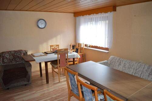 Wohnzimmer im EG - 8 Zimmer Einfamilienhaus in Römhild