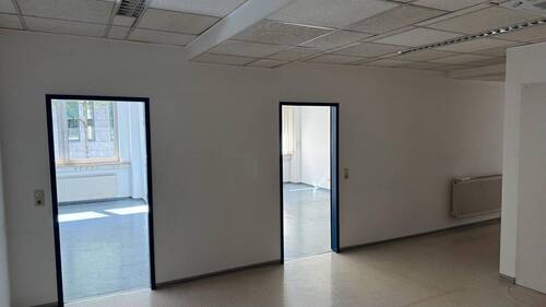Flur 2 - 9 Zimmer Büro in Kassel