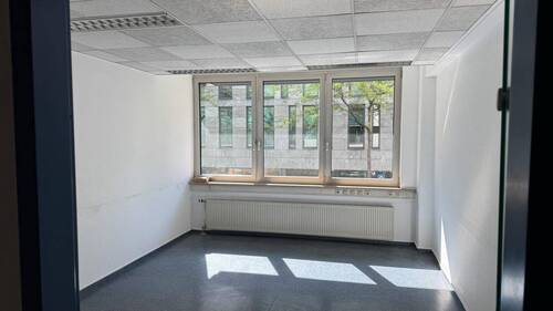 Wartezimmer - Büro mit 272,30 m&sup2; in Kassel zur Miete