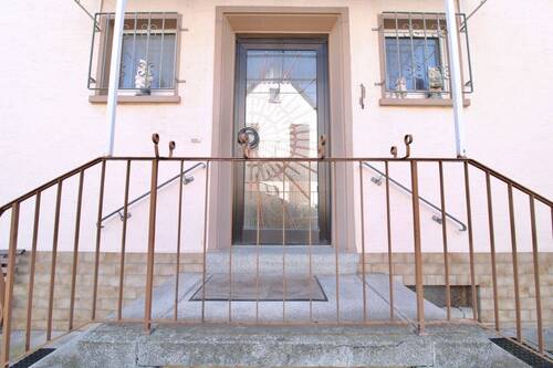 Hauseingang - 5 Zimmer Mehrfamilienhaus, Wohnhaus in Haßloch