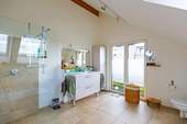 Badezimmer OG Bild 1 - 