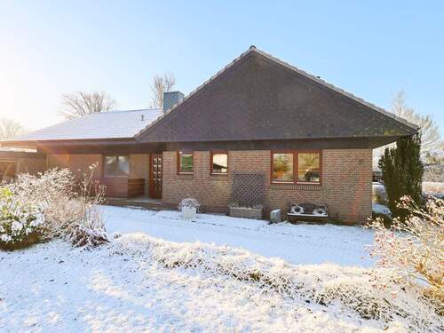 Hausansicht - Familiengerechtes Einfamilienhaus mit viel Platzangebot in Feldrandlage!