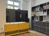 ...mit Fernseher für Präsentationen - 