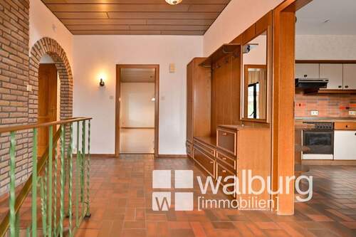 13a Flur Blick in die Küche - 