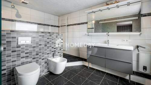 1. OG Badezimmer 1 - 