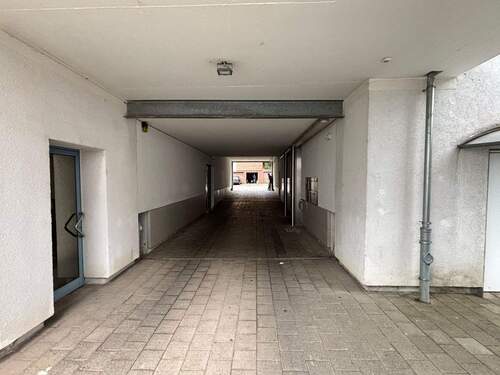 Durchfahrt Hof / Stellplätze / Garagen - 