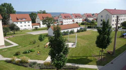 Außenanlage (2).JPG - 4 Zimmer Etagenwohnung zur Miete in Unterwellenborn
