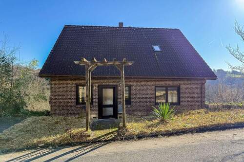 Hausansicht - Ein Ort an dem man bleibt - Einfamilienhaus im Bergischen.