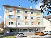 Gewerbeobjekt - LadengeschäftGewerbe: z.B. Büro, Versicherung, Wellness-Medibereich im Erdgeschoss mit 2 Stellplätzen