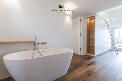 Schlafzimmer mit En-Suite-Masterbad - 