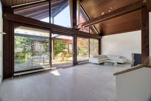 Wohnzimmer mit 5 Meter Raumhöhe - 