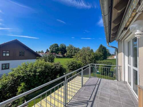 Großer ruhiger Balkon - Helle 2-Zimmer-Wohnung mit Tiefgarage & zwei Balkonen in ruhiger Lage