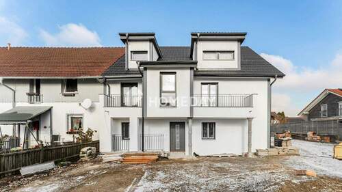 Außenansicht 1 - MFH mit 6 Wohneinheiten in moderner Bauweise - Ausbauobjekt mit großem Potenzial