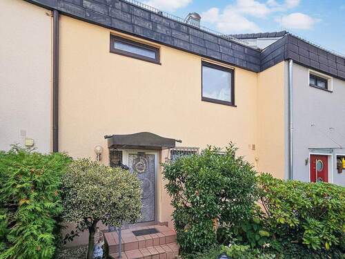 Eingangsseite - 5 Zimmer Reihenmittelhaus in Schwabach / Wolkersdorf