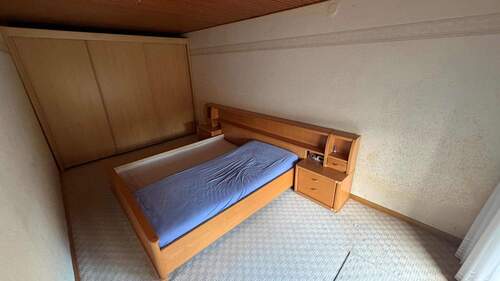 Schlafzimmer im rückwertigen Hausbereich EG - 