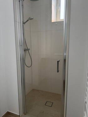 Dusche - 2 Zimmer Etagenwohnung in Stuttgart