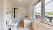 Bad mit Wanne und Du.jpg - 