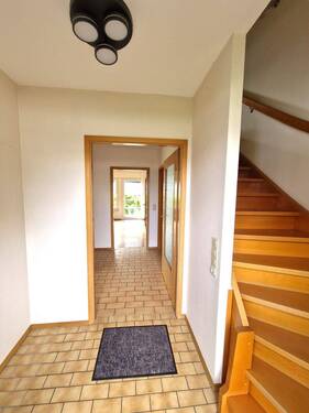 Eingang.jpg - 5 Zimmer Einfamilienhaus in Oberursel
