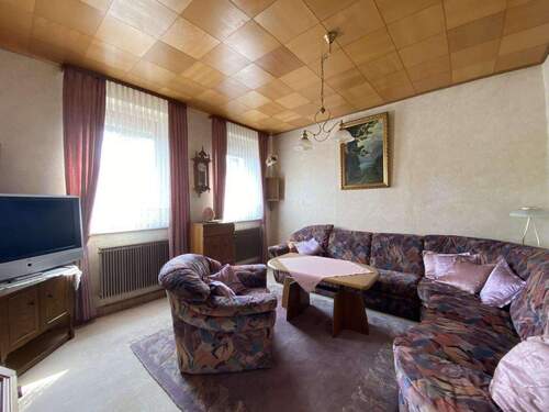 Wohnzimmer - 5 Zimmer Einfamilienhaus in Rödental