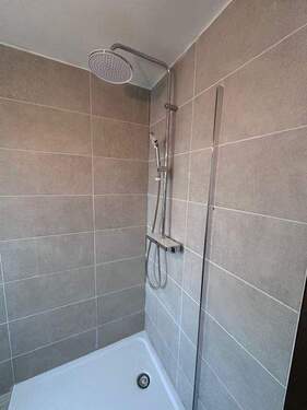 Regendusche mit Glasabtrennung - 2 Zimmer Etagenwohnung zur Miete in Bechhofen a d Heide