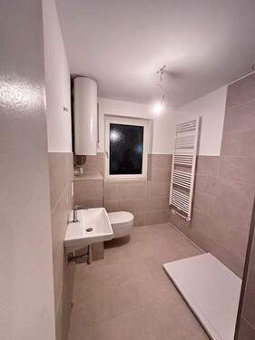 Bad mit Regendusche - 2 Zimmer Etagenwohnung in Bechhofen a d Heide