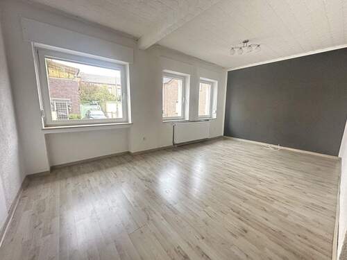 Wohnzimmer Erdgeschoss - 9 Zimmer Einfamilienhaus in Bad Salzuflen