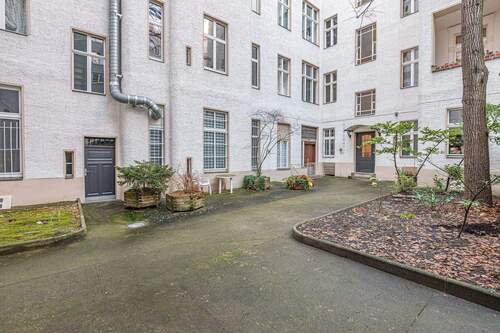 Innenhof (3) - 4 Zimmer Etagenwohnung zum Kaufen in Berlin