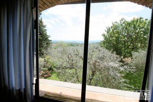 Aussicht - Mehrfamilienhaus, Wohnhaus mit 230,00 m&sup2; in Florence zum Kaufen