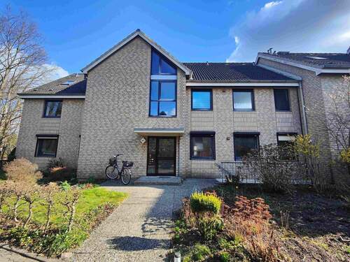 Frontansicht - Renovierte, vermietete 2-Zimmer-Erdgeschosswohnung mit Gartenanteil und Garage in Elmshorn