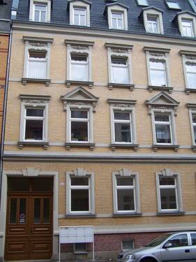 Hausansicht - Großzügige 4-Raumwohnung - 450,00 EUR Kaltmiete, ca.  95,40 m² Wohnfläche