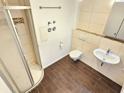 Badezimmer - 2 Zimmer Etagenwohnung zum Kaufen in Coburg