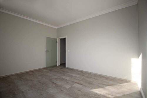 Wohnzimmer mit Glastüre - 3 Zimmer Etagenwohnung zur Miete in Heilbronn