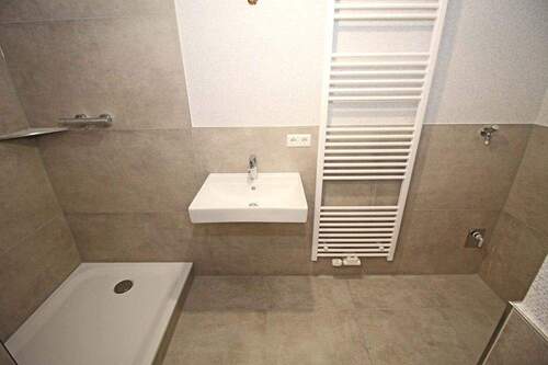 mit Dusche & WM-Anschluss - 