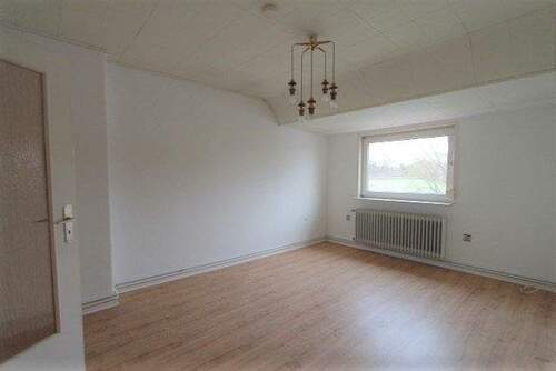 Wohnzimmer - 4 Zimmer Etagenwohnung in Kassel