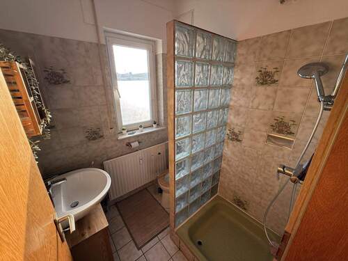 Duschbad mit WC und tageslicht - 